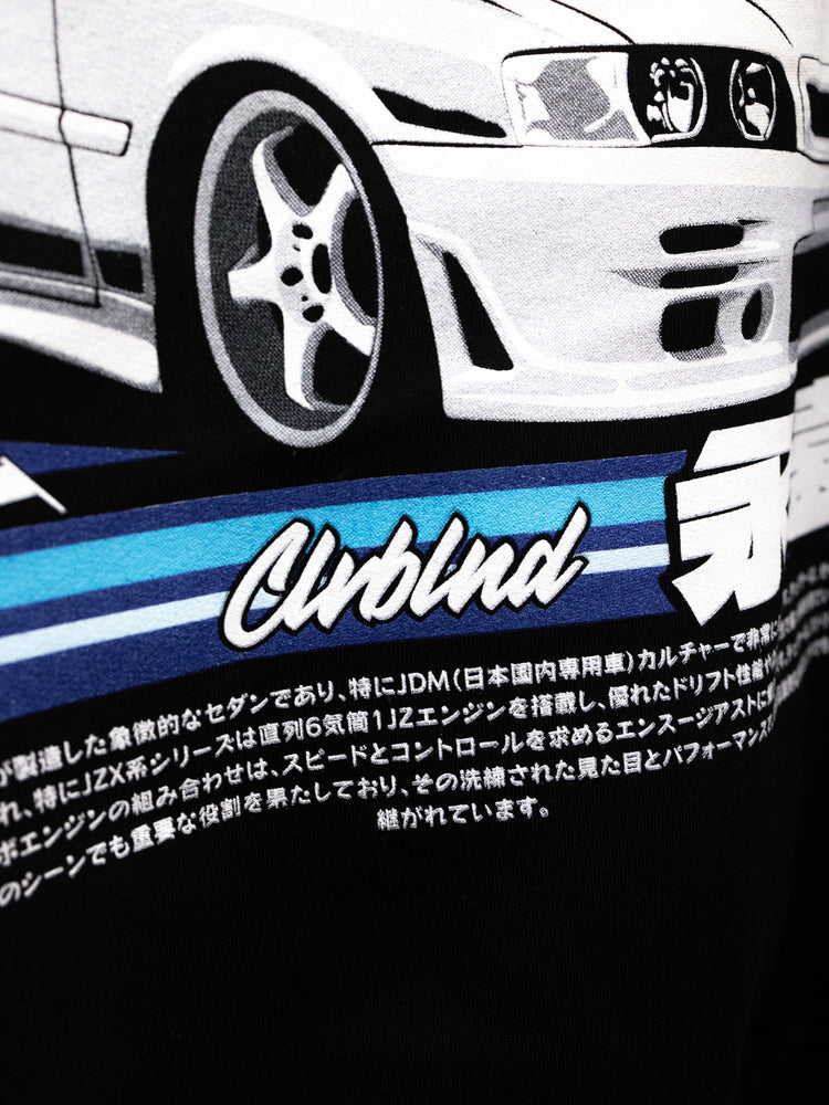 Makroaufnahme des aufwendigen Siebdrucks auf dem Rücken des Chasing Dreams JZX100 Hoodies