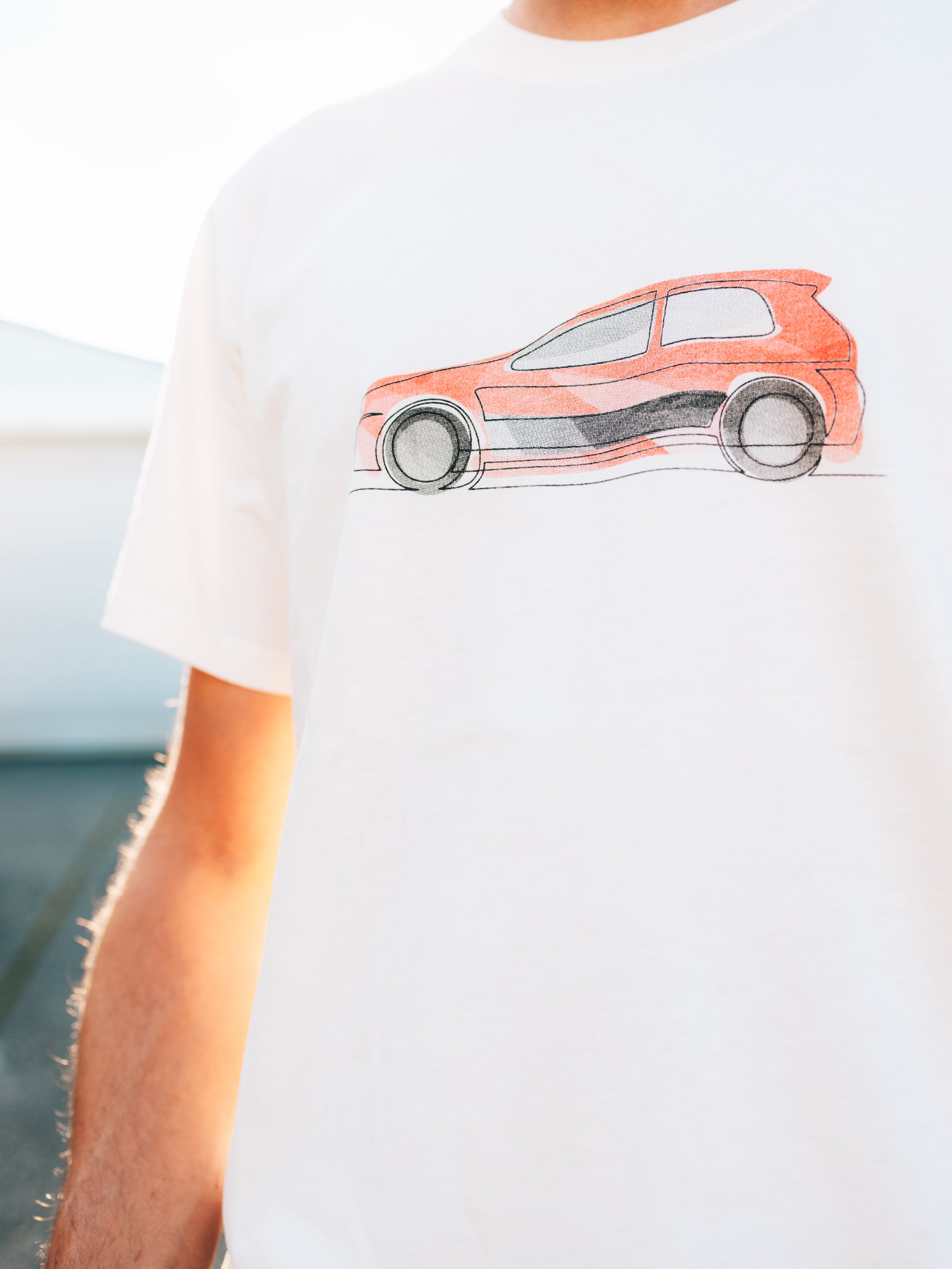 Detailansicht des mehrfarbigen Siebdrucks auf dem VW Golf 4 One Line T-Shirt in Sugar Swizzle