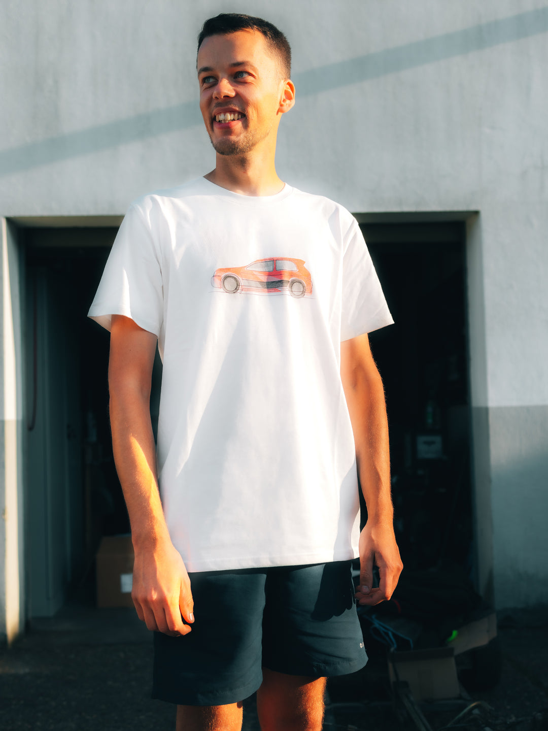 VW Golf 4 One Line T-Shirt in Sugar Swizzle aus 100% Baumwolle mit mehrfarbigem Siebdruck