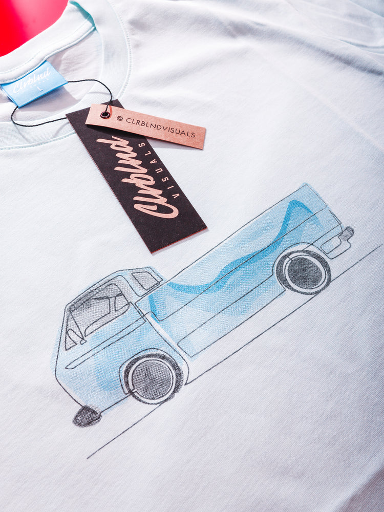 Detailaufnahme des VW T3 One Line Frontdrucks auf dem Flower Blue T-Shirt mit hochwertigem Siebdruck