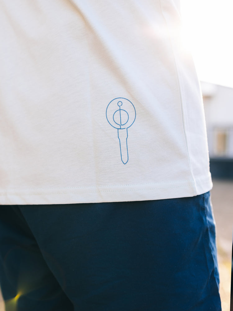Detailaufnahme vom One Line Autoschlüssel-Print am unteren Bündchen des VW T3 One Line T-Shirts